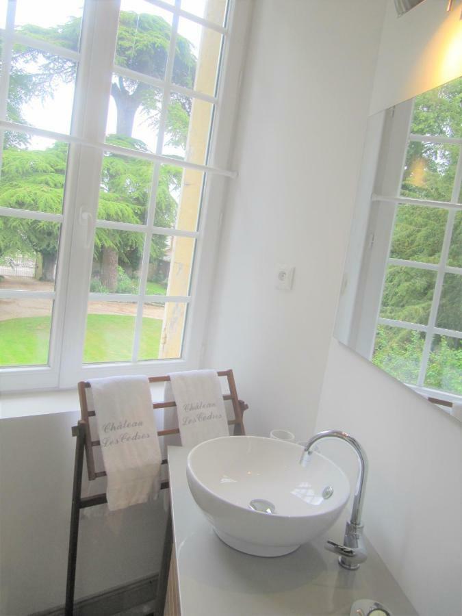 Bed & Breakfast Chateau Les Cedres Bretteville-l'Orgueilleuse Bagian luar foto
